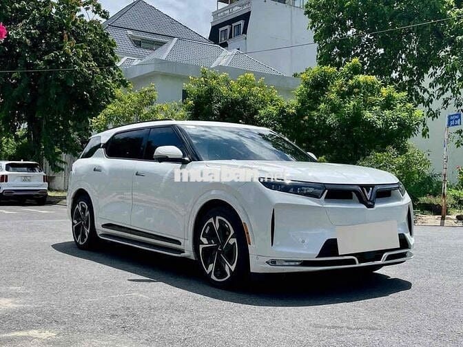 Vinfast VF9 Plus 2024 Trắng