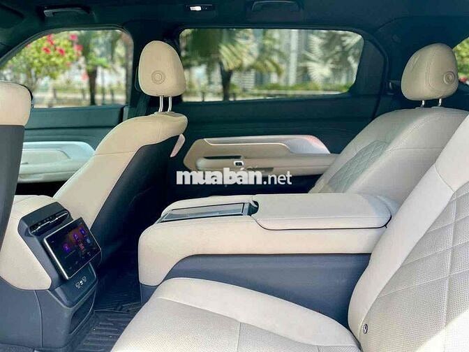 Vinfast VF9 Plus 2024 Trắng