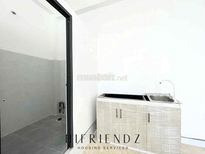 PHÒNG MỚI XÂY - SẼ LÊN GÁC CAO - BANCOL ĐÓN NẮNG GIÓ TỐT - SÁT AEON TP