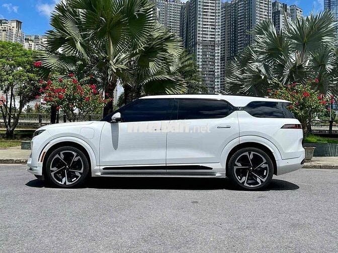 Vinfast VF9 Plus 2024 Trắng