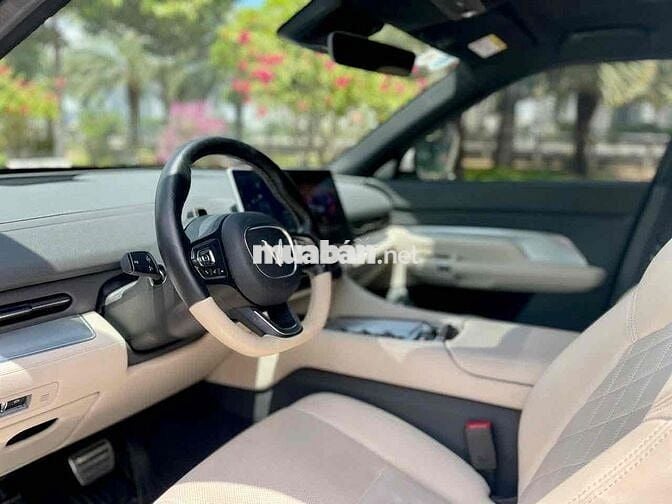 Vinfast VF9 Plus 2024 Trắng