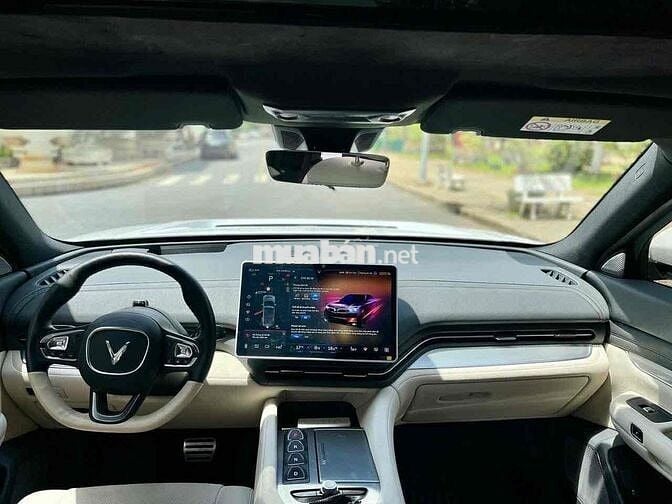 Vinfast VF9 Plus 2024 Trắng