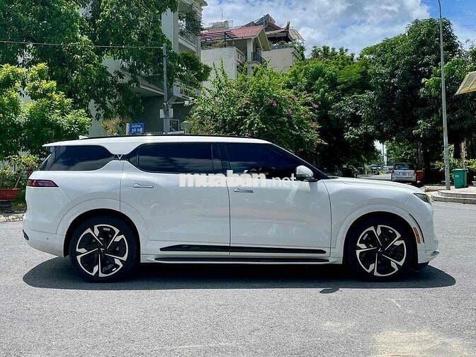 Vinfast VF9 Plus 2024 Trắng
