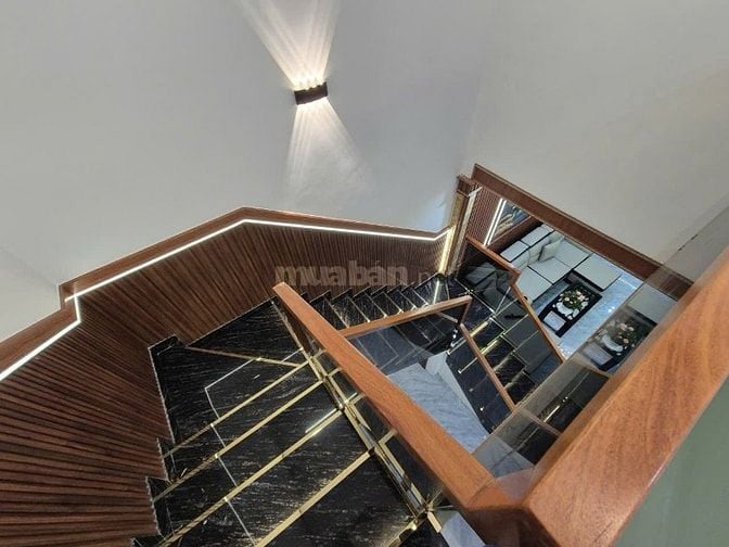 Bán nhà mới hoàn thiện - Chính chủ bán - đg nhựa 12m 