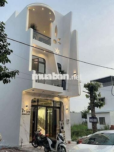 NHÀ 2 LẦU NỘI THẤT CAO CẤP - KDC HỒNG LOAN