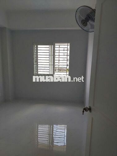 Cần bán căn hộ Phú Thọ, ngay mặt tiền Nguyễn Thị Nhỏ