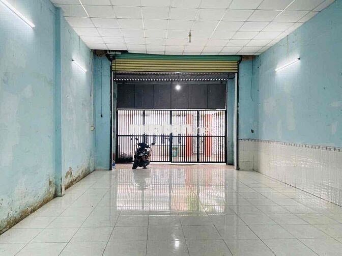 nhà 6x22m trống suốt, phù hợp làm may mặc, cắt vải, in thêu