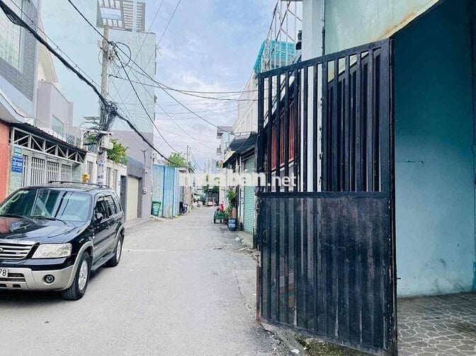 nhà 6x22m trống suốt, phù hợp làm may mặc, cắt vải, in thêu