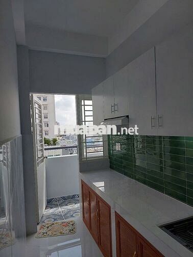 Cần bán căn hộ Phú Thọ, ngay mặt tiền Nguyễn Thị Nhỏ