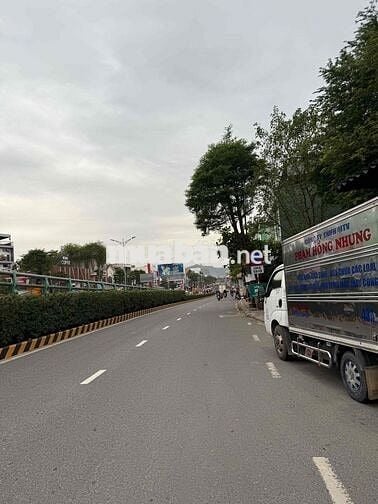 chính chủ cần bán đất. Mặt tiền gần bên xe