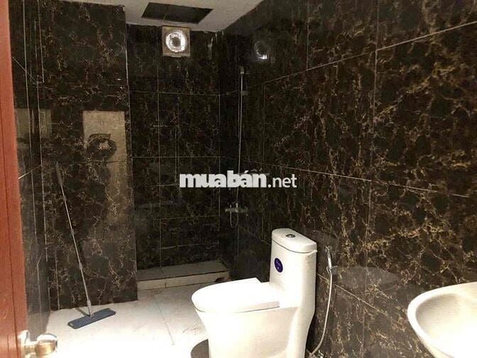 NHÀ CHO THUÊ TRỐNG SUỐT MẶT TIỀN QUẬN 3