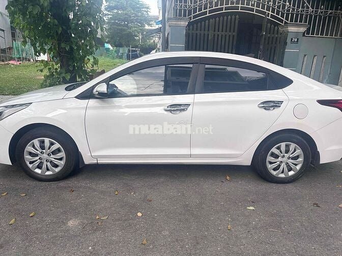 Hyundai Accent 2018 số sàn.