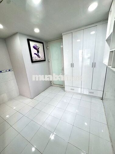 ĐINH TIÊN HOÀNG-P1 BÌNH THẠNH-GIÁP Q1- 3TẦNG-2PN-SÁT MẶT TIỀN- CHỈ2TY7