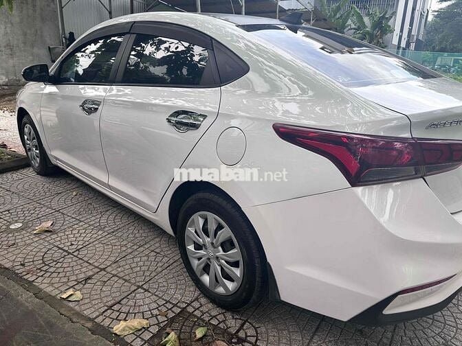 Hyundai Accent 2018 số sàn.