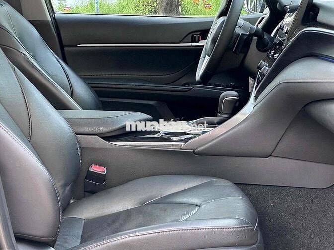 Lướt Toyota Camry 2022 2.0 G - 47000 km
