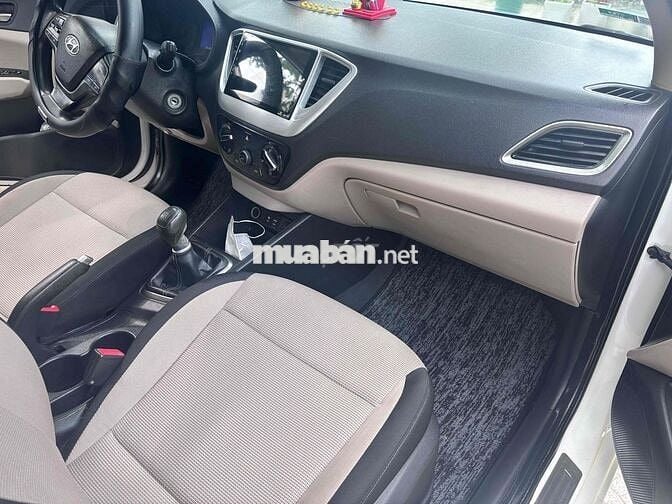 Hyundai Accent 2018 số sàn.