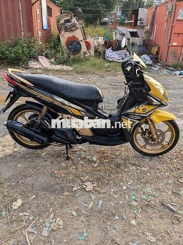 Yamaha màu Vàng đen