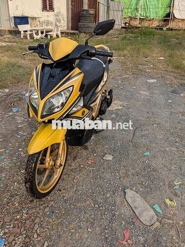 Yamaha màu Vàng đen