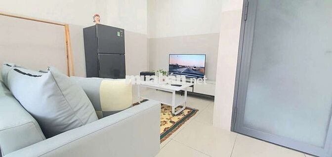 Căn hộ 2 phòng ngủ đầy đủ nội thất gần sân bay, cv Hoàng Văn Thụ