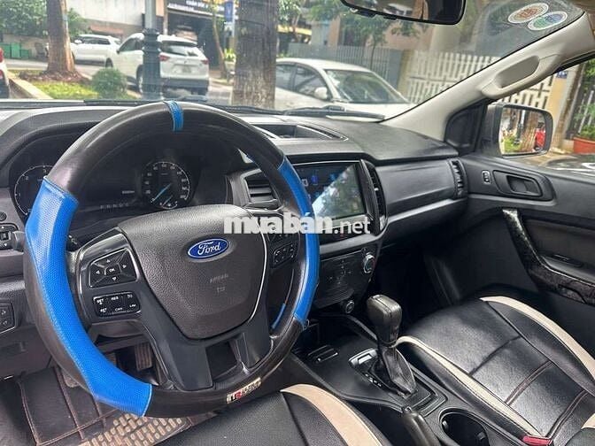 Ford Ranger XLS Trắng Tự động 2019