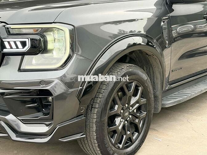 Ford Everest Sport 2023 Xám 31.000 km