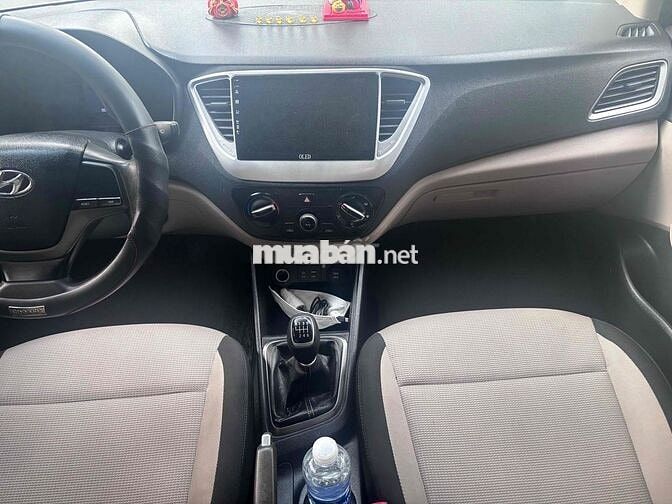 Hyundai Accent 2018 số sàn.