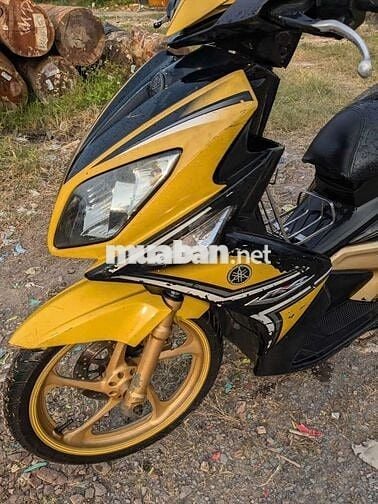 Yamaha màu Vàng đen