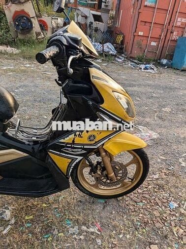 Yamaha màu Vàng đen