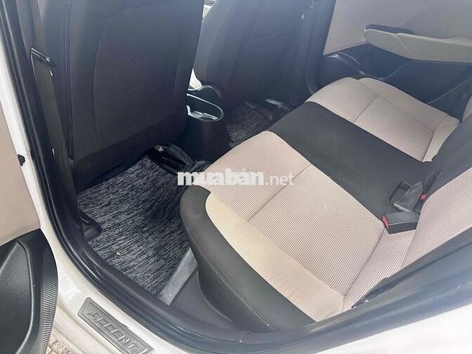Hyundai Accent 2018 số sàn.