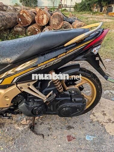 Yamaha màu Vàng đen