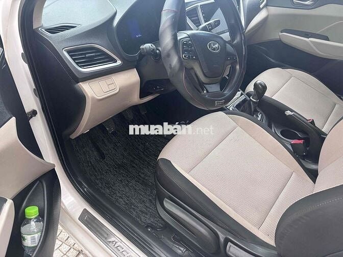 Hyundai Accent 2018 số sàn.