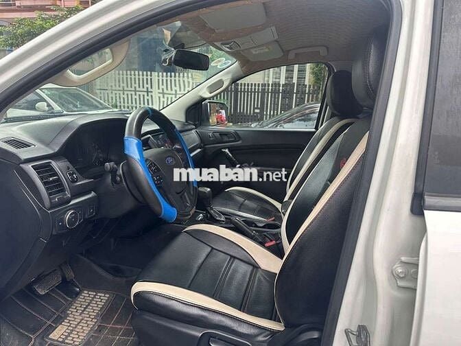Ford Ranger XLS Trắng Tự động 2019