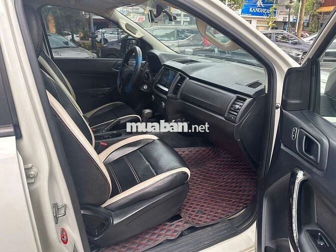 Ford Ranger XLS Trắng Tự động 2019