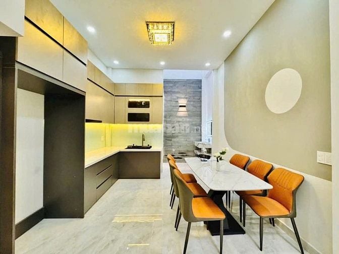 Bán gấp nhà đẹp 80m2, đường Sư Vạn Hạnh, Q10. Xây 3tầng, hẻm 5m,sổ sẵn