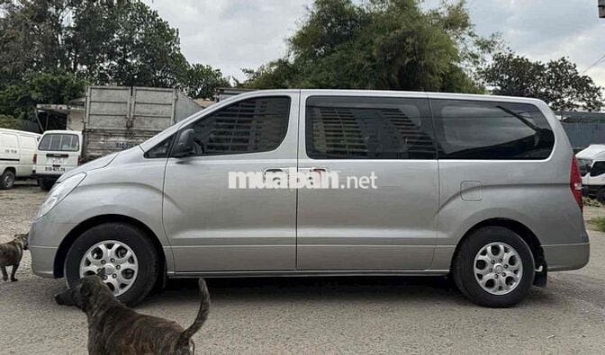 Hyundai Starex 9 chỗ Bạc