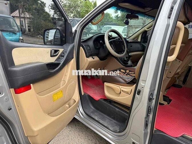 Hyundai Starex 9 chỗ Bạc