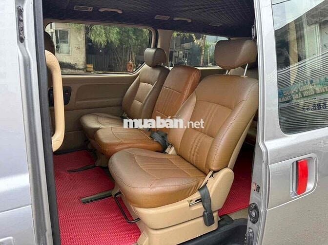 Hyundai Starex 9 chỗ Bạc
