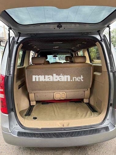 Hyundai Starex 9 chỗ Bạc