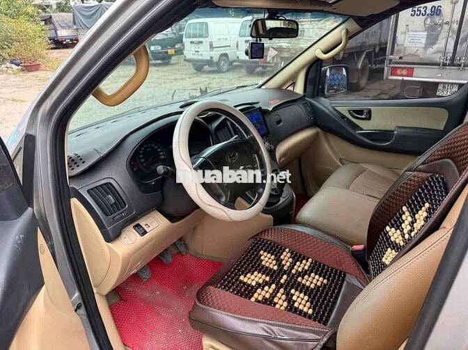 Hyundai Starex 9 chỗ Bạc