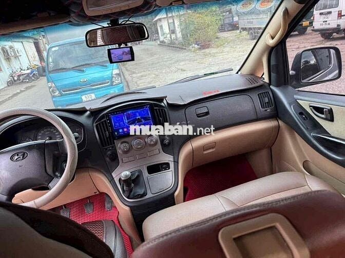 Hyundai Starex 9 chỗ Bạc