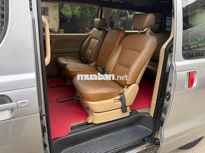 Hyundai Starex 9 chỗ Bạc