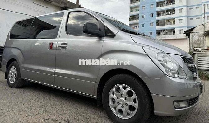 Hyundai Starex 9 chỗ Bạc