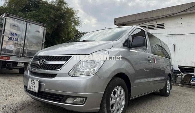 Hyundai Starex 9 chỗ Bạc
