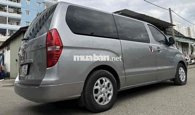 Hyundai Starex 9 chỗ Bạc