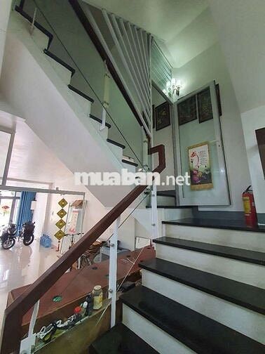 Nhà 4 tầng mặt tiền đường 84 cao lỗ p4 q8 DT 4m x 20m trệt 3 lầu