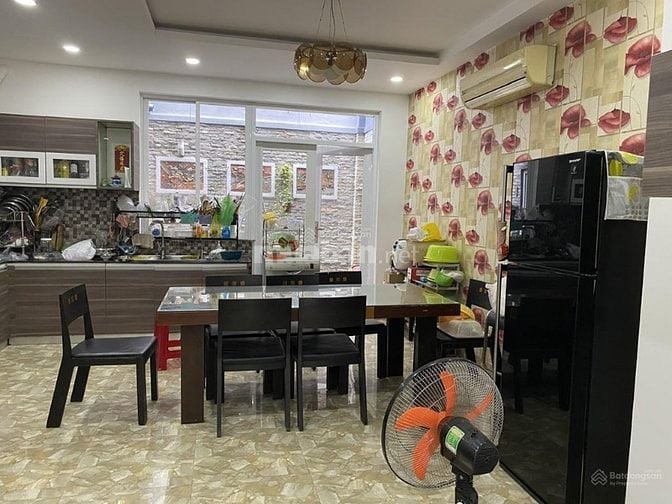 Bán nhà mặt phố 100m2(5m*20m), nhà 1 trệt, 3 lầu, KDC Phước Kiển A