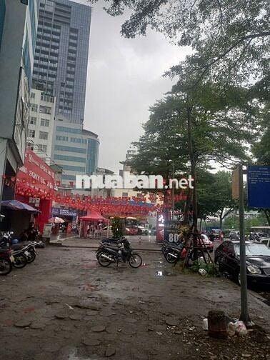 Bấn đất ngã tư Đường láng -Cầu Giấy 104 m2 mặt tiền 7 m KD