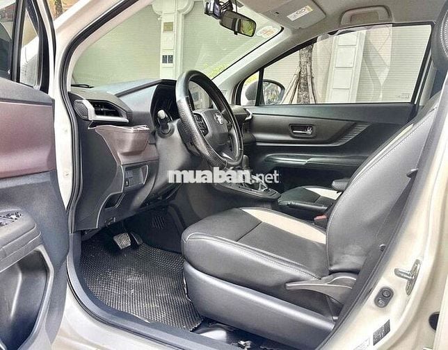 Toyota Avanza Premio 2023 CVT - 52000 km bao zin