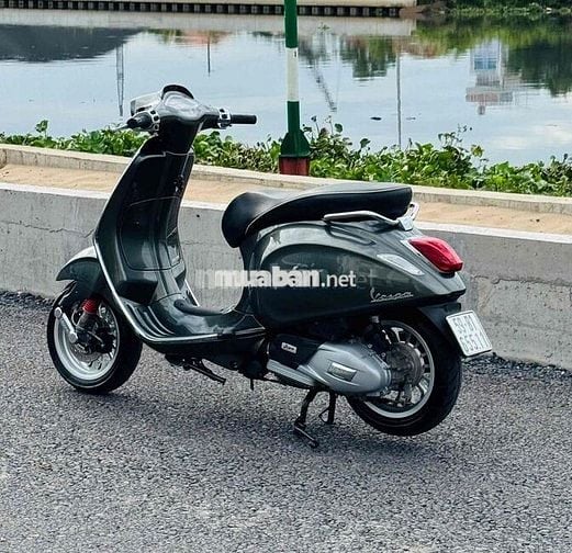 Piaggio Vespa Sprint Xám titan máy igen