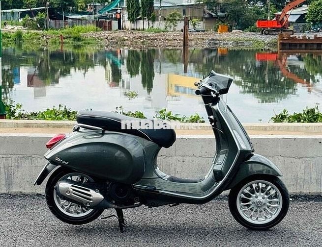 Piaggio Vespa Sprint Xám titan máy igen